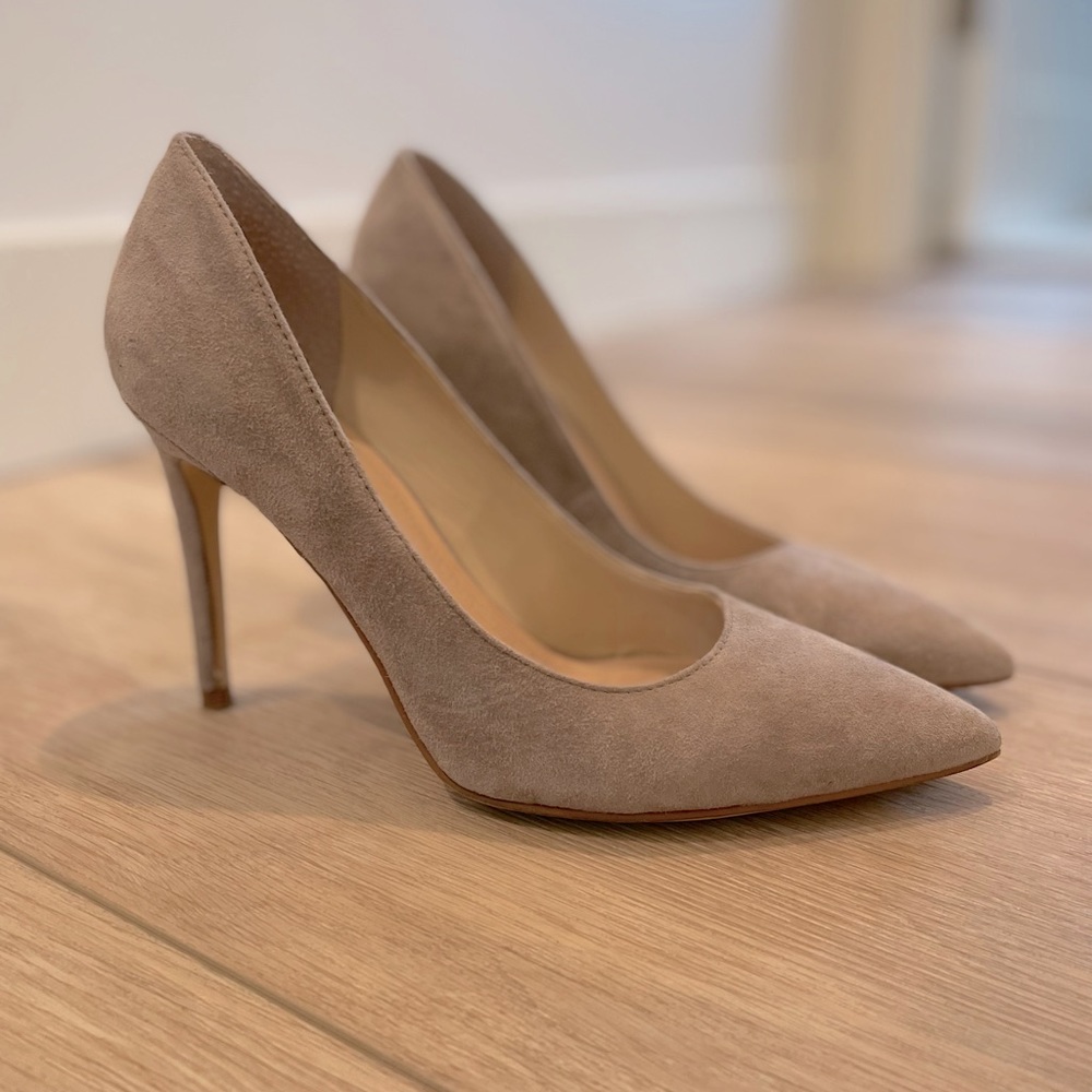 Marc Fisher Grey Suede Pumps, size 6